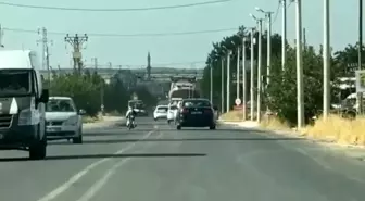 Suruç'ta Motosikletten Uzanarak Sürücülerin Yüreklerini Ağızlarına Getiren Tehlikeli Anlar