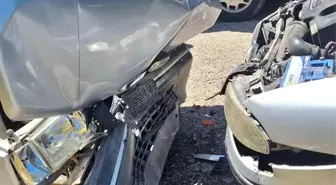 Sinop'ta İki Otomobil Çarpıştı: 5 Yaralı