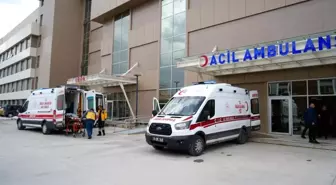 Erzincan'da İnşaat Kalıbı Düşen İki İşçi Yaralandı