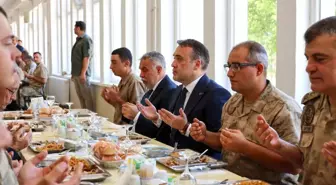 Bilecik Valisi Sözer, Mehmetçiklerle Buluştu