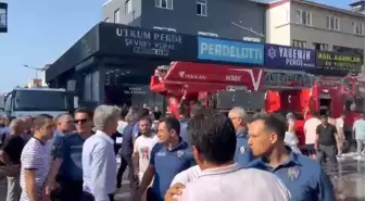 Bursa'da Tekstil Atölyesindeki Yangında İtfaiye Ekipleri ile İş Yeri Çalışanları Arasında Arbede
