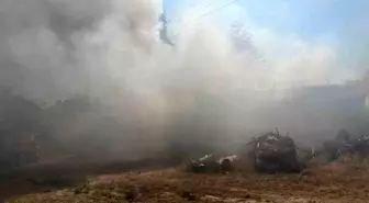 Isparta'da Kuru Ot Yangını 2 Evi Küle Çevirdi