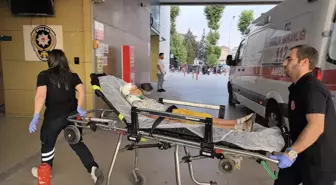 İnegöl'de Demir Kapı Altında Kalan 5 Yaşındaki Çocuk Ağır Yaralandı