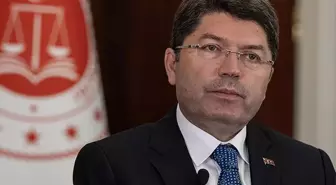Bakan Tunç, PKK'nın silah yakmasını böyle yorumladı: Bugün kardeşliğimize vurulan hançer çıkarıldı
