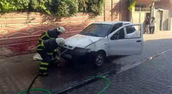 Batman'da Park Halindeki Otomobil Yandı