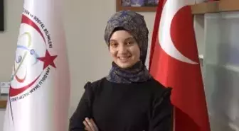 Depremde evi yıkılan Şevval Ece Kılınçer, LGS'de Türkiye birincisi oldu