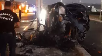 Görüntü Türkiye'den! Tesla alev alev yandı, araçta 2 kişi can verdi