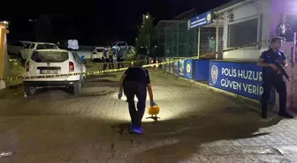 Kocaeli'de Emniyet Önünde Kavga: 2 Yaralı