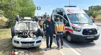 Safranbolu'da Kaputu Açılan Otomobil Ters Döndü: Sürücü Yaralı
