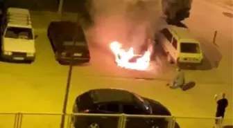 Karaman'da Park Halindeki Otomobil Alev Alev Yandı