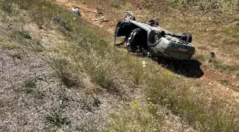 Sivas'ta Şarampole Uçan Otomobilde 2 Yaralı