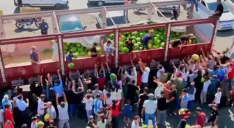Birecik'te İbrahim Öztürk'ten Ücretsiz Karpuz Dağıtımı