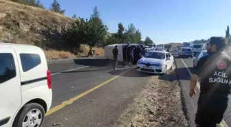 Şanlıurfa'da Fabrikadan Dönen İşçileri Taşıyan Servis Aracı Kazaya Karıştı: 12 Yaralı