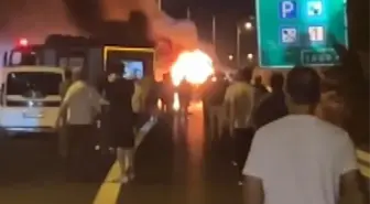 Silivri'de TEM Otoyolu'nda İki Minibüs Yandı