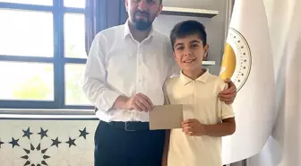 Simav İlçe Müftüsü Badminton Şampiyonu Ramazan Emir Çelik'i Ödüllendirdi
