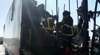 Siverek'te Dorse Yangını: Gıda Yüklü Tır Kullanılamaz Hale Geldi