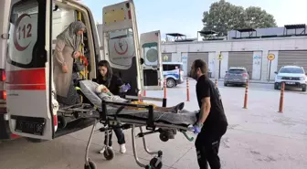 İnegöl'de Demir Kapının Altında Kalan Çocuk Ağır Yaralandı