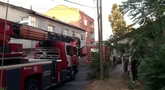 Ümraniye'de Çatı Yangını: Tadilat Sırasında Alevler Yükseldi