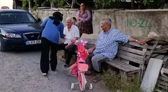 Kadın Muhtar Geleneksel Düğün Davetini Canlandırdı