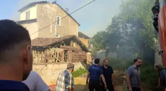 Samsun'da Ahşap Ev Yangında Kullanılamaz Hale Geldi