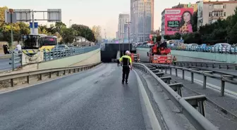 İstanbul Zincirlikuyu Alt Geçitinde İETT Otobüsü Yangın Çıkardı