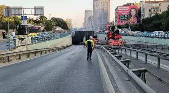 İstanbul'da İETT Otobüsünde Yangın: Yolcular Tahliye Edildi