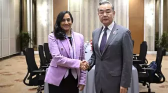 Çin ve Kanada Dışişleri Bakanları Kuala Lumpur'da Görüşme Gerçekleştirdi