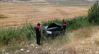 Çorum'da Şarampole Uçan Otomobilde 2 Yaralı