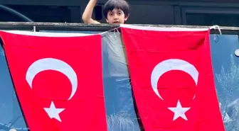 Cumhurbaşkanı Erdoğan'ın bayrak çağrısına İstanbul'dan yanıt