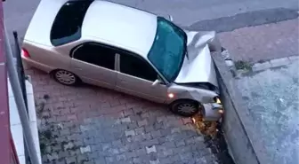 Safranbolu'da Kontrolden Çıkan Otomobil Duvara Çarptı: Sürücü Yaralandı