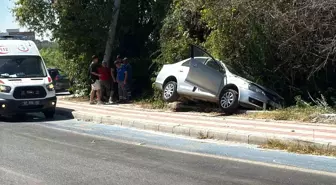Antalya'da Trafik Kazası: Sürücü Kontrolü Kaybetti