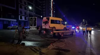Kayseri'de Otomobil ve Minibüs Çarpıştı: 9 Yaralı