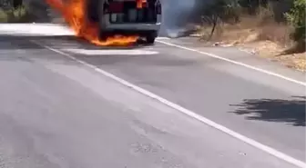 Maltepe'de Seyir Halindeki Hafif Ticari Araçta Yangın Çıktı