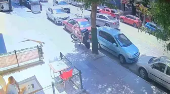 Ankara'da Yayaya Otomobil Çarptı: Yaşlı Adam Kazayı Hafif Sıyrıklarla Atlattı