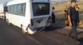 Sincan'da iki araç birbirine girdi! Ölü ve yaralılar var