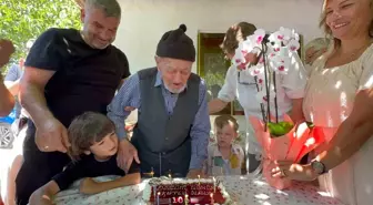 100 Yaşına Giren Çiftçi Recep Ercan'a Anlamlı Doğum Günü Kutlaması
