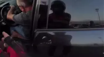 Sakarya'da Kurye, Fenalaşan Sürücüyü Kurtardı
