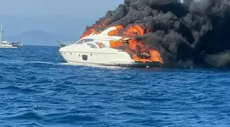 Bodrum'da Motoryat Yangını: Siyah Dumanlar Gökyüzünü Kapladı