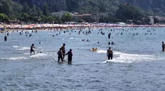 Bartın'da Tatil Köylerine Yoğun Akın, Araç Girişi Yasaklandı