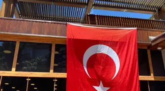 Bağcılar, Cumhurbaşkanı Erdoğan'ın Bayrak Çağrısına Yanıt Verdi