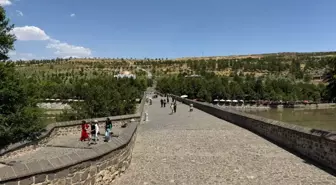 Diyarbakır'da 45 Derece Sıcaklık Hayatı Olumsuz Etkiliyor