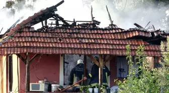 Antalya'da Müstakil Evde Yangın: Üst Kat Küle Döndü