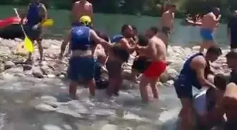 Rafting merkezinde 'can yeleği giyme' kavgası: Tekme, yumruk ve kürekler havada uçuştu