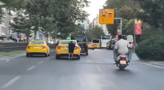 Patenli Genç Taksinin Arkasına Tutunarak Tehlikeli Yolculuk Yaptı
