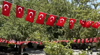 Siverek ay yıldızlı bayraklarla donatıldı