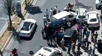 Sultangazi'de U Dönüşü Yasak Olduğu Halde Yapan Araç Kazaya Neden Oldu