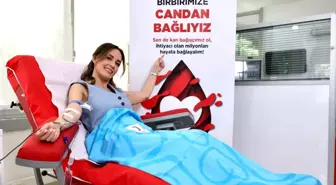 Ünlülerden Türk Kızılay'a Kan Bağışı Desteği