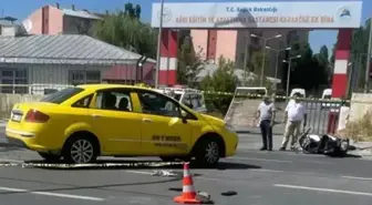 Ağrı'da korkunç kaza! Motosiklet sürücüsü ve eşi hayatını kaybetti
