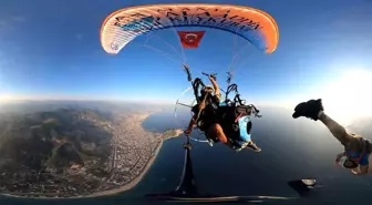 Alanya semalarında 1600 metrede Türk bayrağı dalgalandırıldı