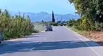 Antalya'da Kontrolden Çıkan Araç Şarampole Yuvarlandı, Anne ve Kızı Yaralandı